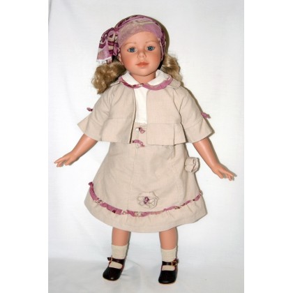 Кукла коллекционная 80 см Алтея в бежевом костюме Carmen Gonzalez